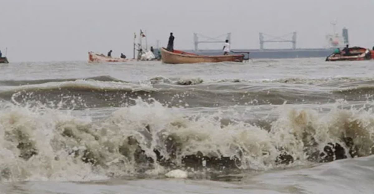 ঝোড়ো হাওয়ার আশঙ্কা, সমুদ্র বন্দরে ৩ নম্বর সতর্ক সংকেত