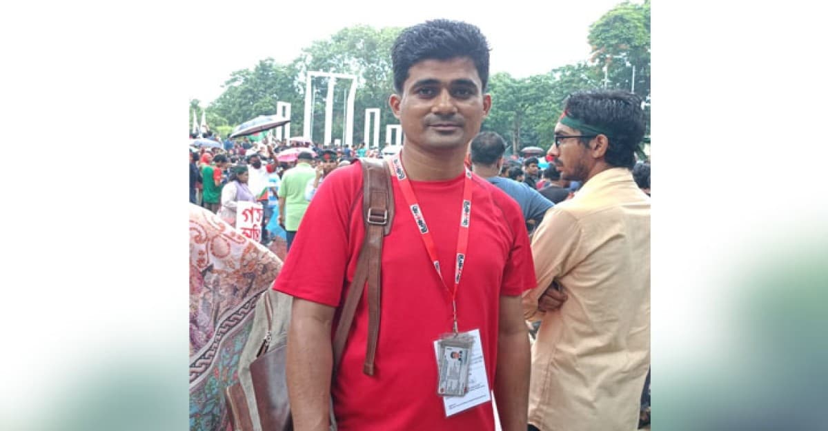 পেছনে ছিল ধোঁয়া ও লাশ, সামনে ছিল সত্য