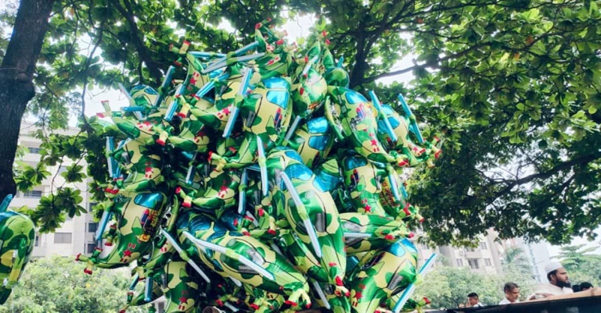 প্রতীকী হেলিকপ্টারে হাসিনার পালানোর মুহূর্ত উদযাপন