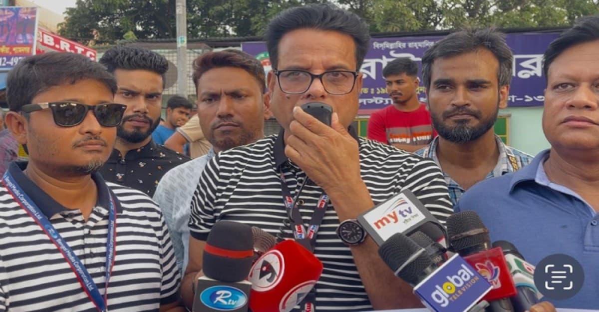ধামরাইয়ে সাংবাদিক তুহিন হত্যার প্রতিবাদে মানববন্ধন