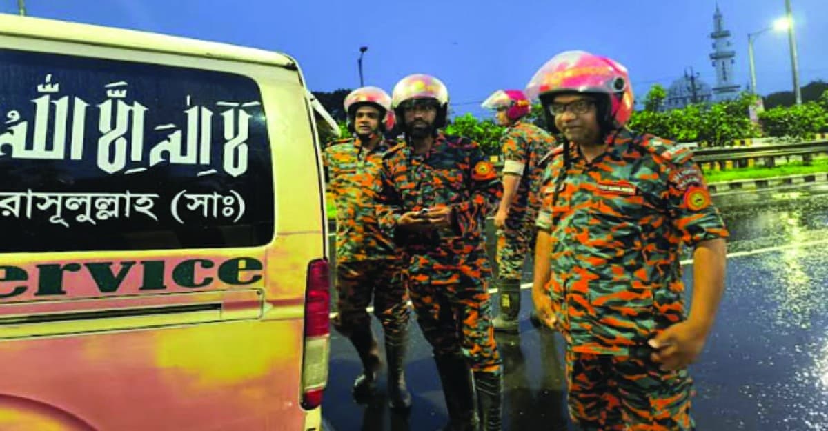 ঢাকা-মাওয়া এক্সপ্রেসওয়েতে পৃথক স্থানে দুই অ্যাম্বুলেন্স দুর্ঘটনায় আহত ৬