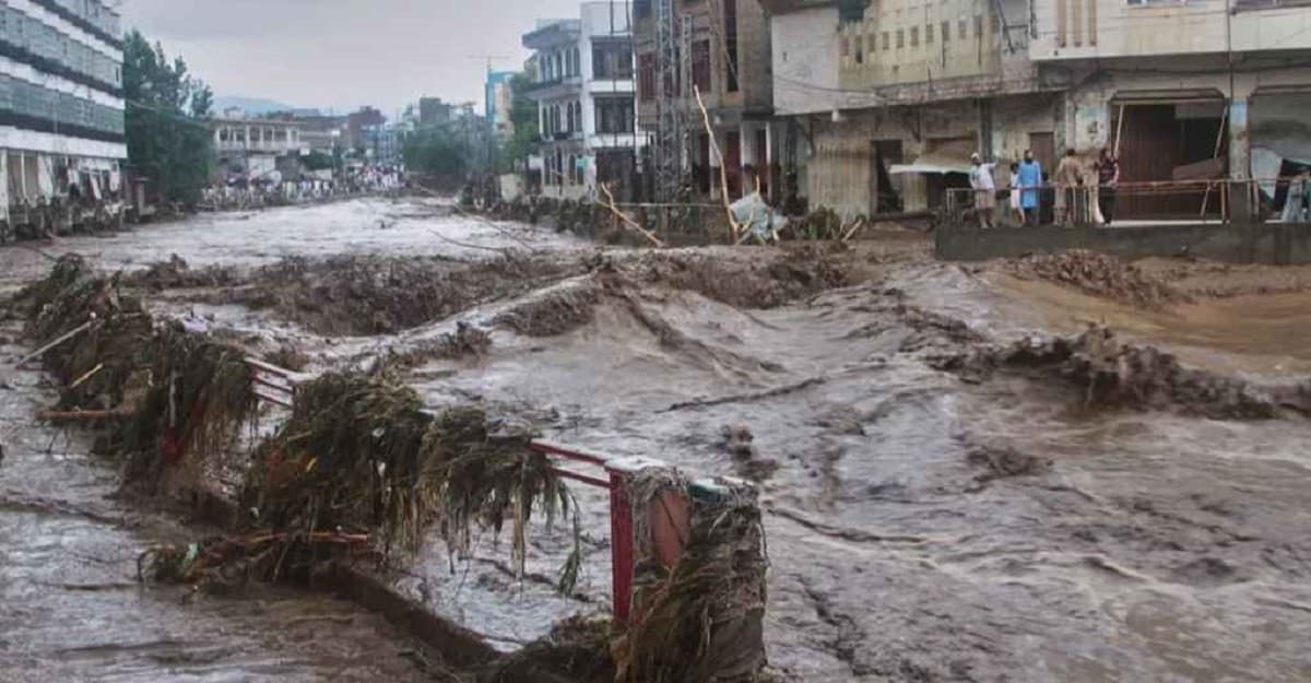 পাকিস্তানে ভয়াবহ দুর্যোগে ২০০ জনের প্রাণহানি
