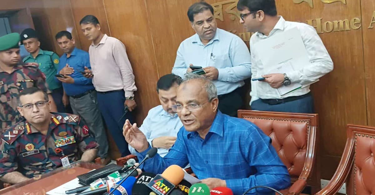 ঢাকার বাইরে এখনো মব জাস্টিস চলছে : স্বরাষ্ট্র উপদেষ্টা