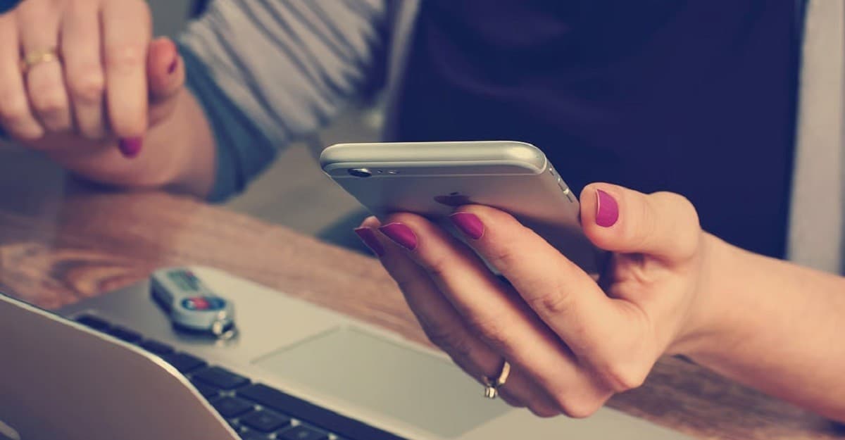 ব্যাংক অ্যাকাউন্ট খালি হতে পারে এক কলেই