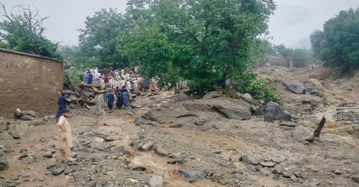 পাকিস্তানে বর্ষাকালীন তাণ্ডব: নিহত ৬৭০, নিখোঁজ ২০০