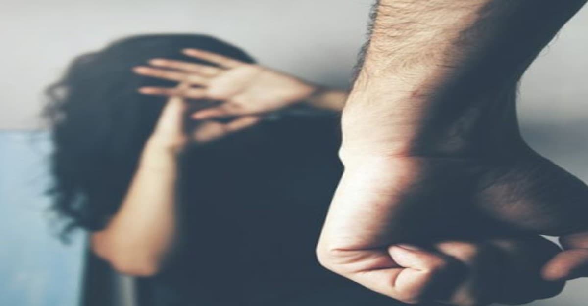 পরকীয়ার জেরে স্ত্রীর উপর নৃশংস হামলা, কান ছিঁড়ে নিলেন স্বামী