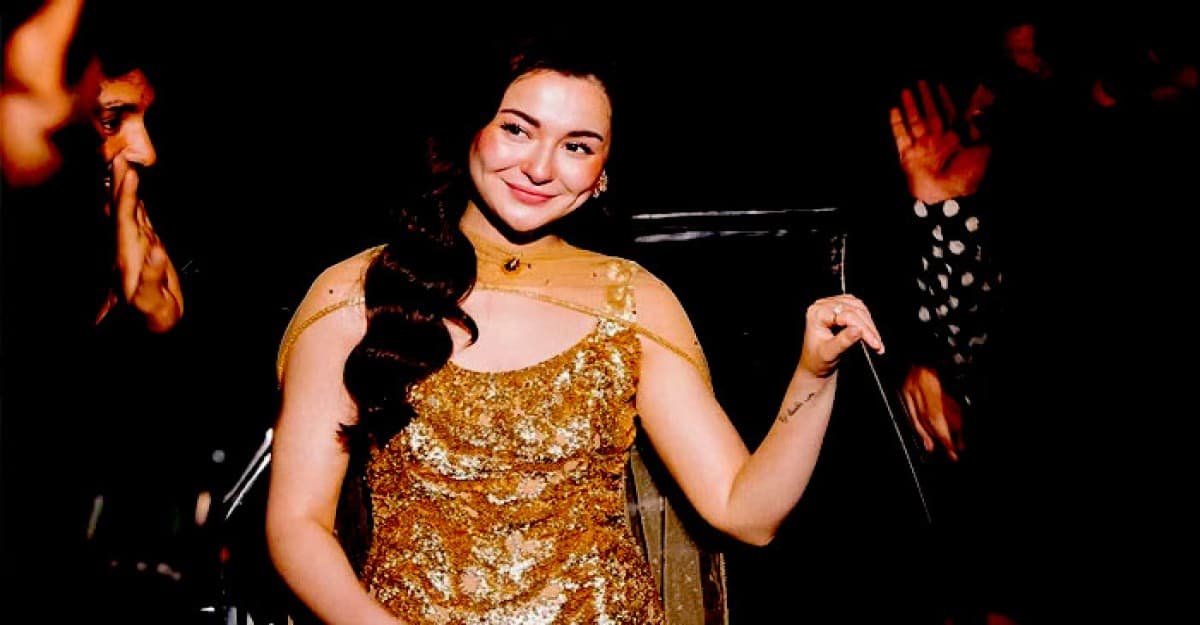 ভক্তদের সারপ্রাইজ দিলেন হানিয়া আমির