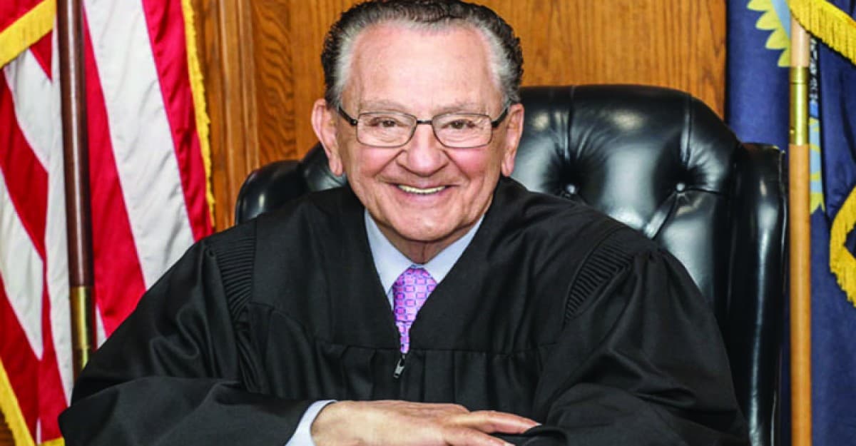 সাবেক বিচারক ফ্রাঙ্ক ক্যাপ্রিও আর নেই