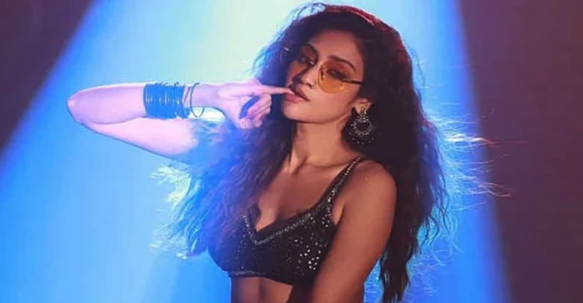 নুসরাত জাহান আইটেম গানে ঝড় তুললেন