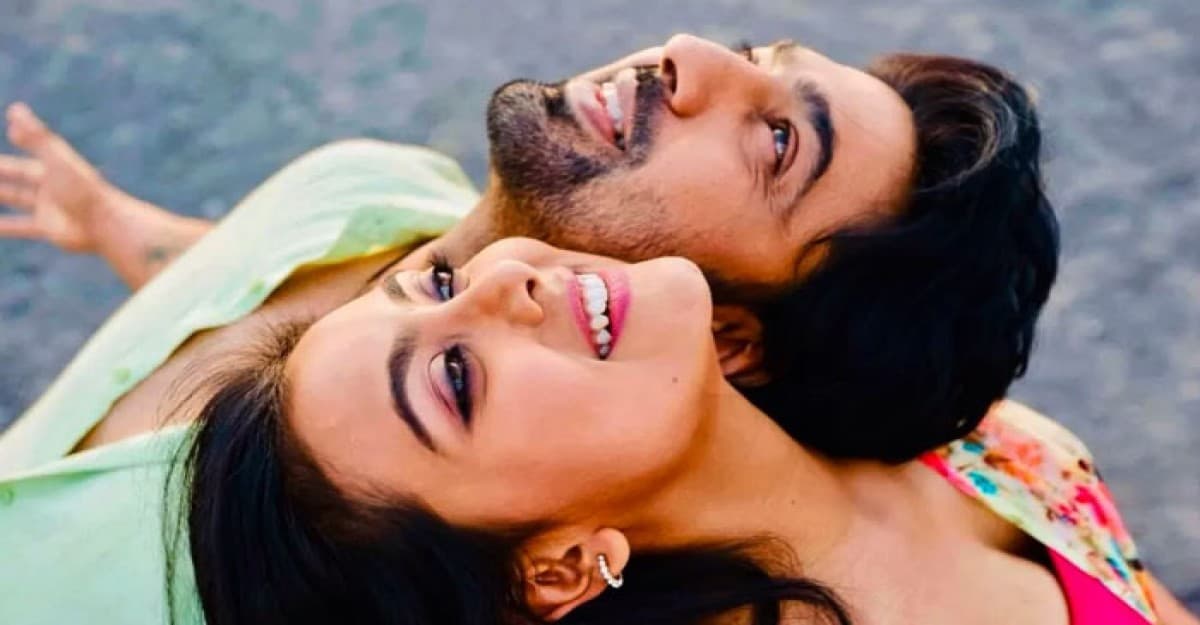 দেব-ইধিকার ঘনিষ্ঠতা নিয়ে টলিপাড়ায় জল্পনা, প্রেমের গুজব কি সত্যি?