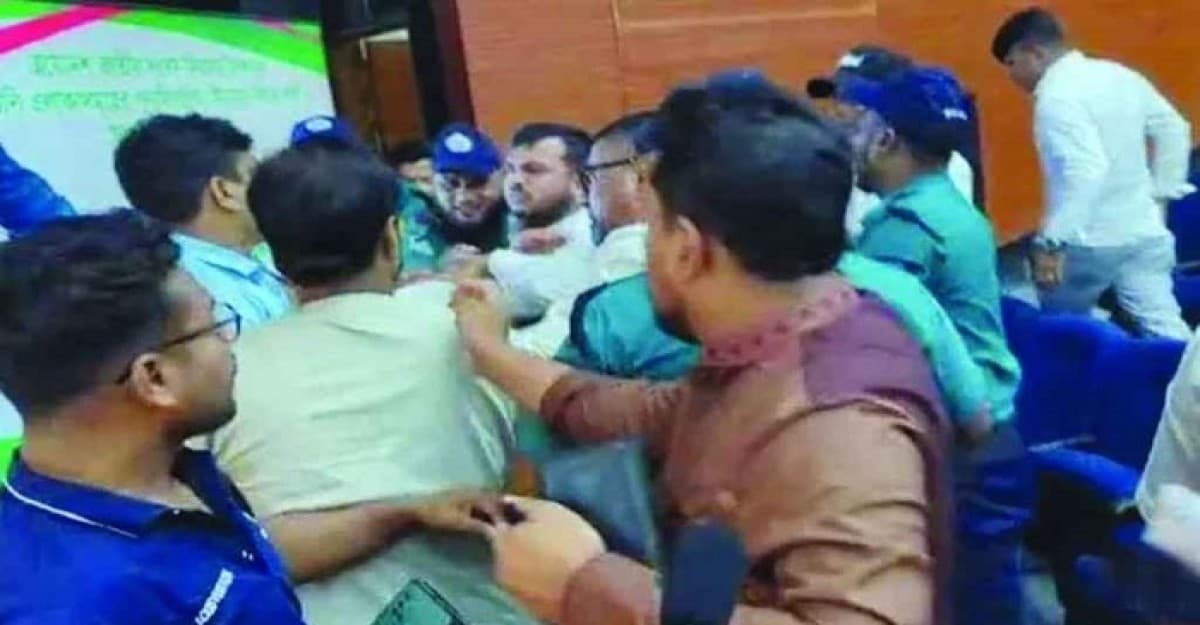 বিএনপি ও এনসিপির মধ্যে হাতাহাতির ঘটনায় থানায় ইসির জিডি