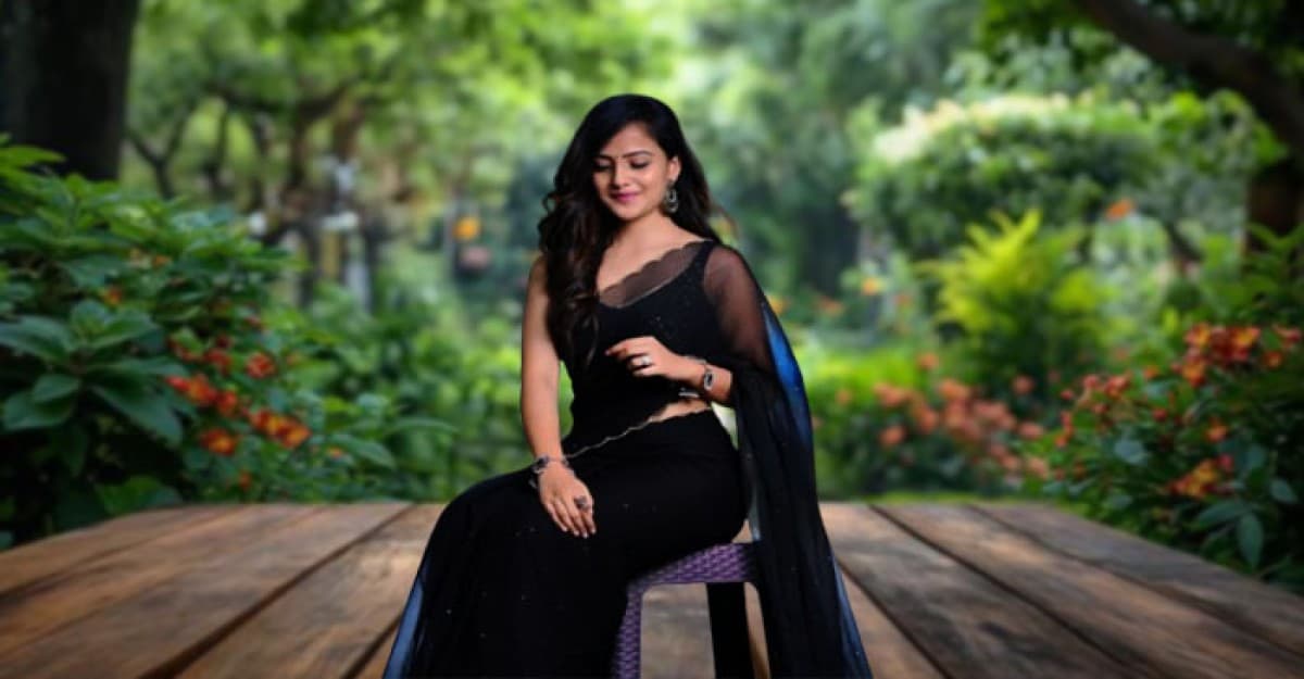 কালো পোশাকেই বেশি গরম লাগে, জানেন কেন?