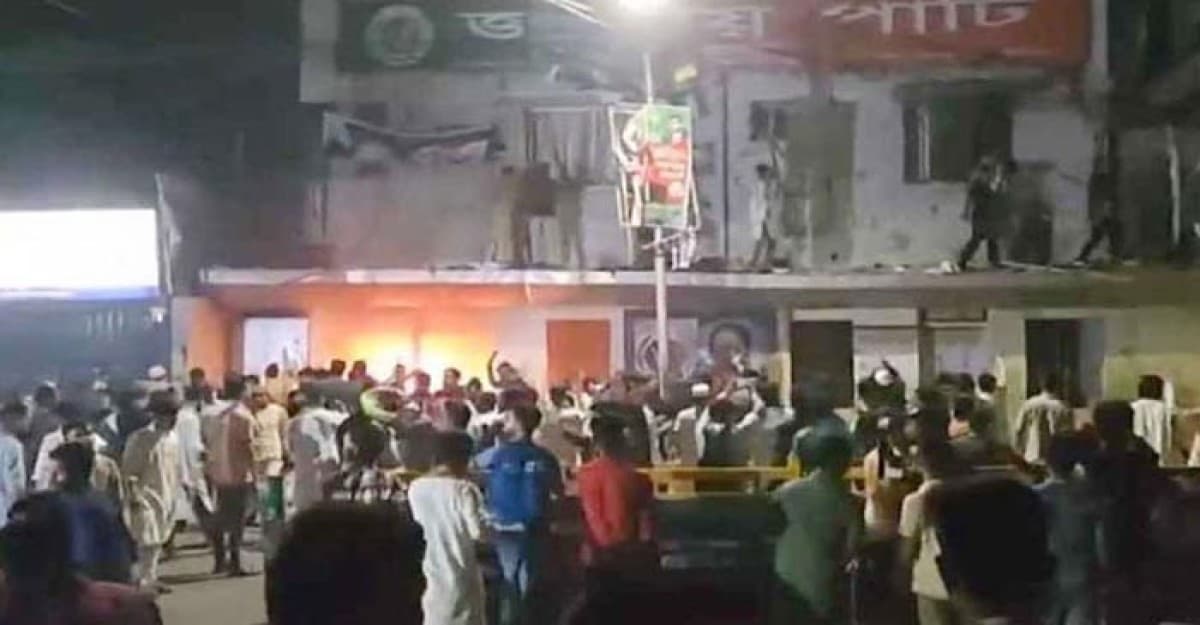 জাতীয় পার্টির কার্যালয়ে হামলা-অগ্নিসংযোগের প্রতিবাদ বিএনপির