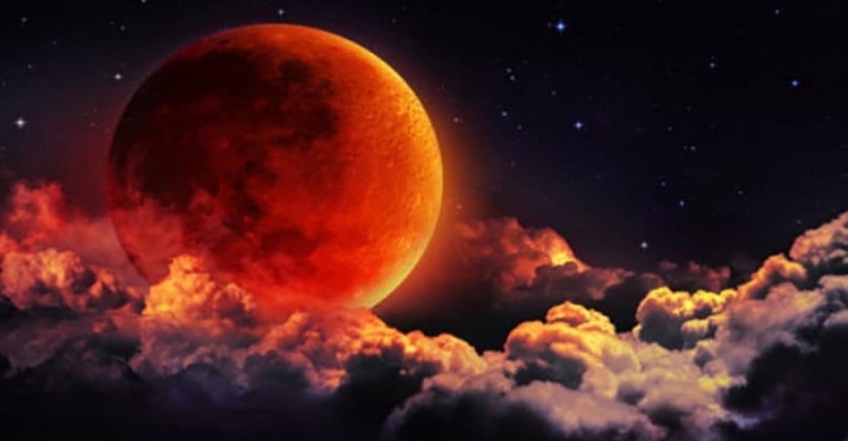 যে রাতের আকাশে দেখা যাবে ‘ব্লাড মুন’
