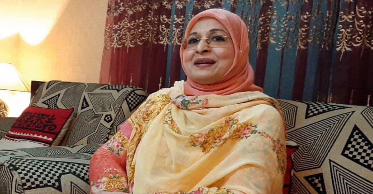 দীর্ঘ বিরতির পর দেশে ফিরলেন শাবানা