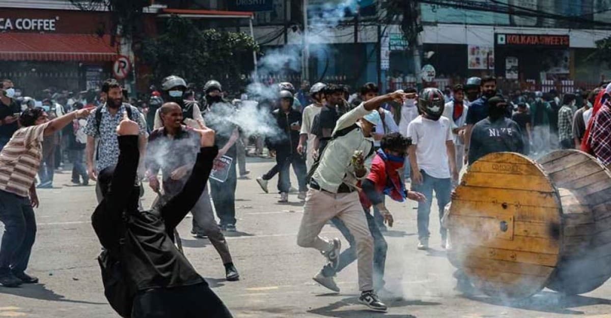 নেপালে সহিংসতা দেখামাত্রই গুলির নির্দেশ, নিহত বেড়ে ১৯