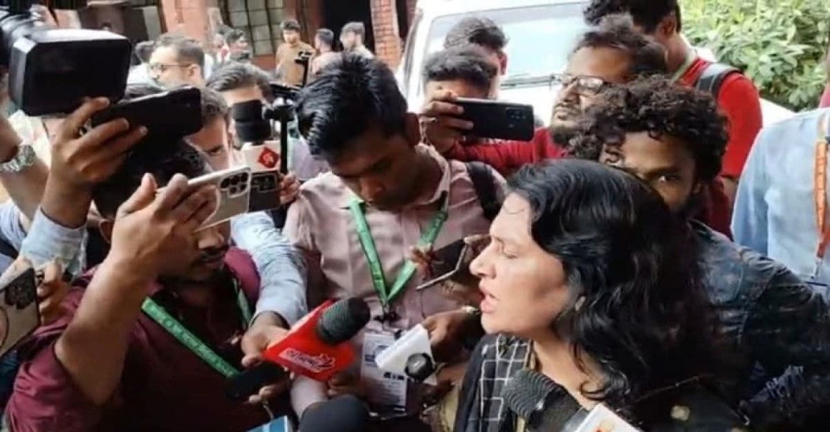 জাকসু নির্বাচন বর্জন করে কেন্দ্র ত্যাগ করলেন জাতীয়তাবাদী শিক্ষকেরা