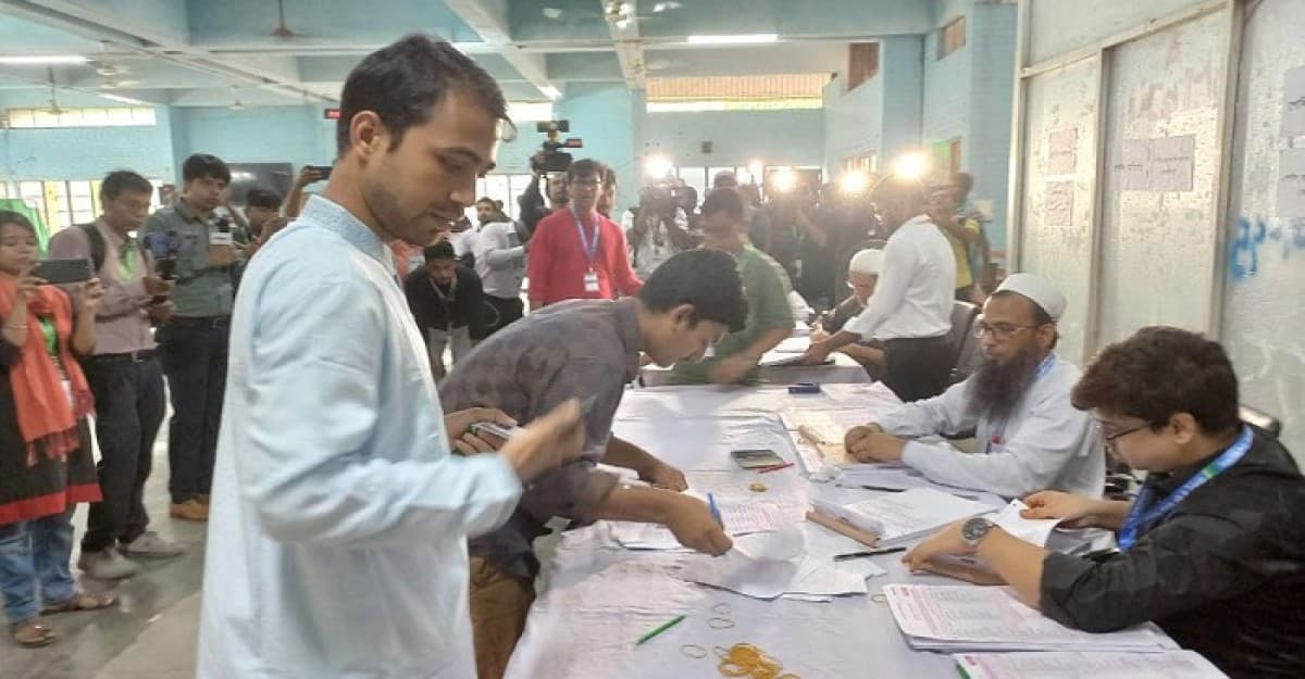 ৩৩ বছর পর জাকসুতে ভোটগ্রহণ, এখন অপেক্ষা ফলাফলের