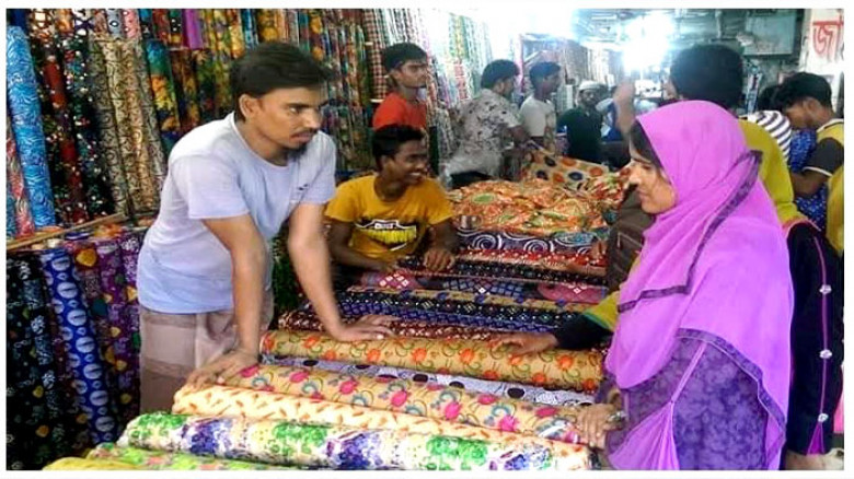 প্রকৃতিতে শীতের আমেজ কদর বাড়ছে গরম পোশাকের