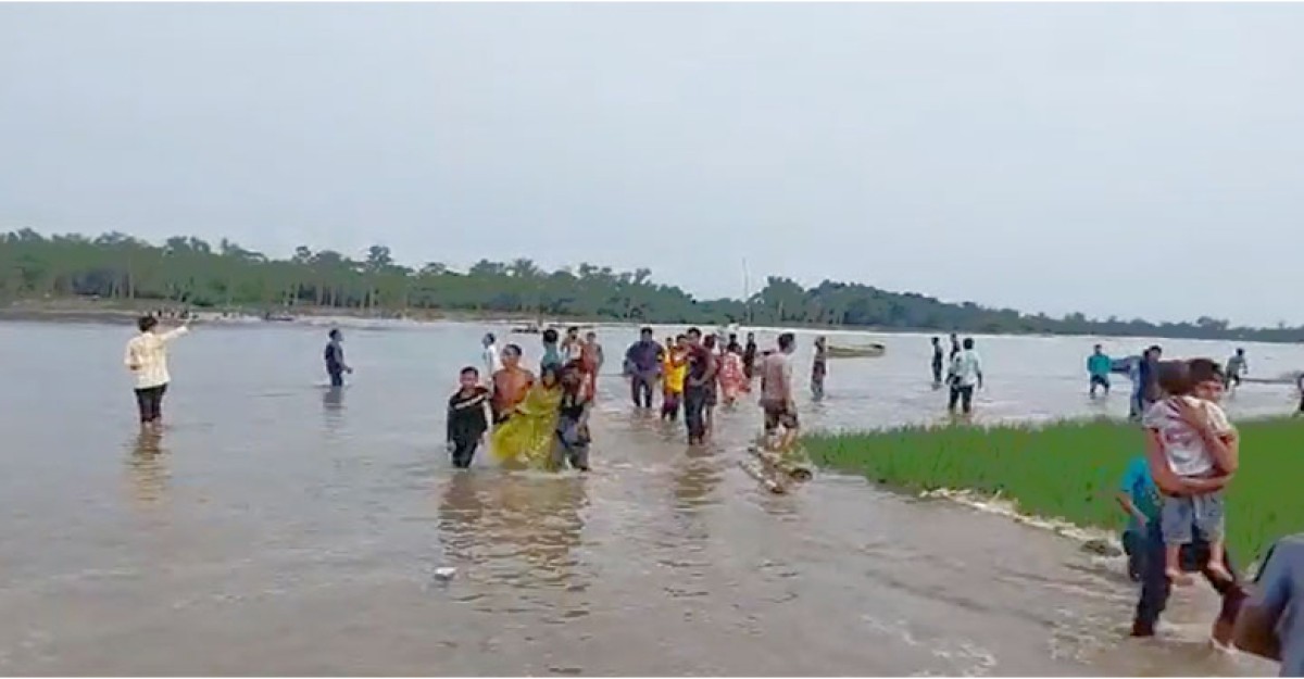 পঞ্চগড়ে নৌকা ডুবে ২৪ জনের মৃত্যু
