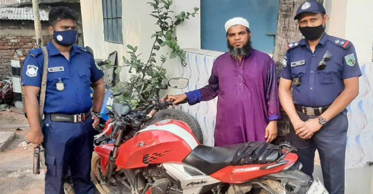 চুরি যাওয়া মোটরসাইকেল মালিকের কাছে হস্তান্তর