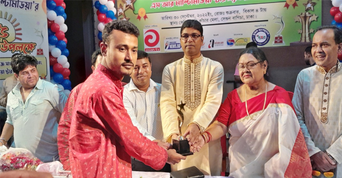 সাংবাদিকতায় বিশেষ অবদানের জন্য সম্মাননা পেলেন জনবাণীর মাসুদ