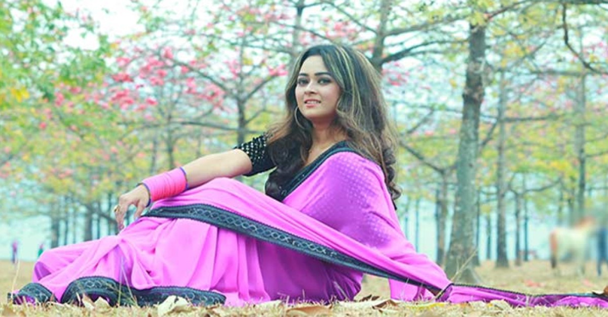 ব্যস্ত সময় পার করছেন পর্ণা