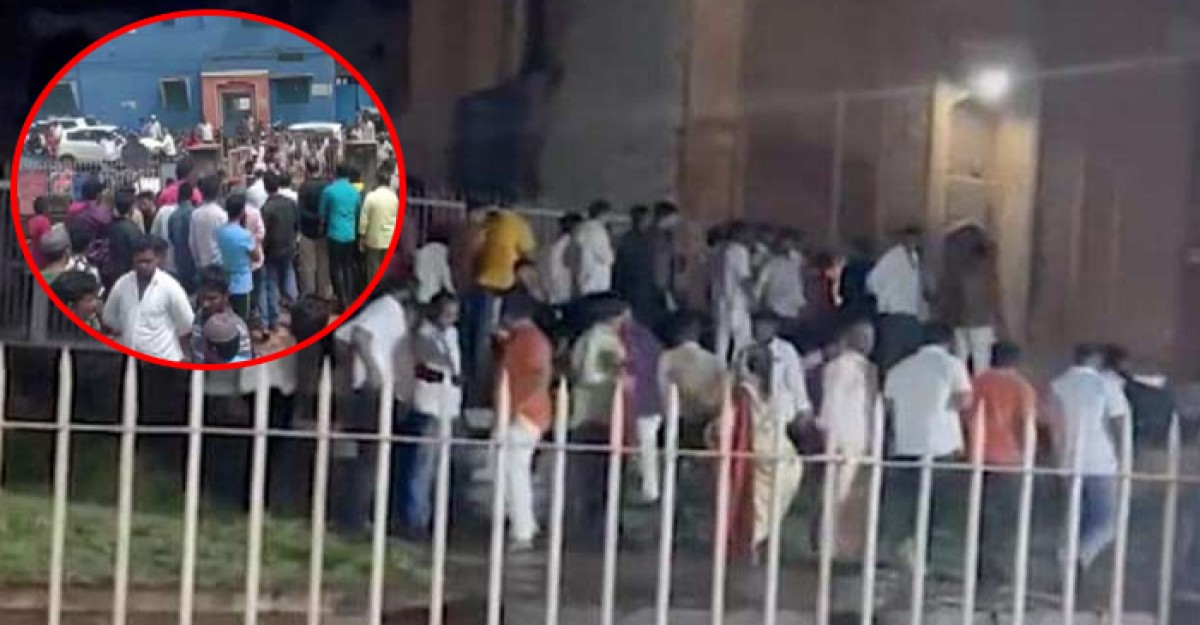 মাদ্রাসার তালা ভেঙ্গে ভেতরে পুজো