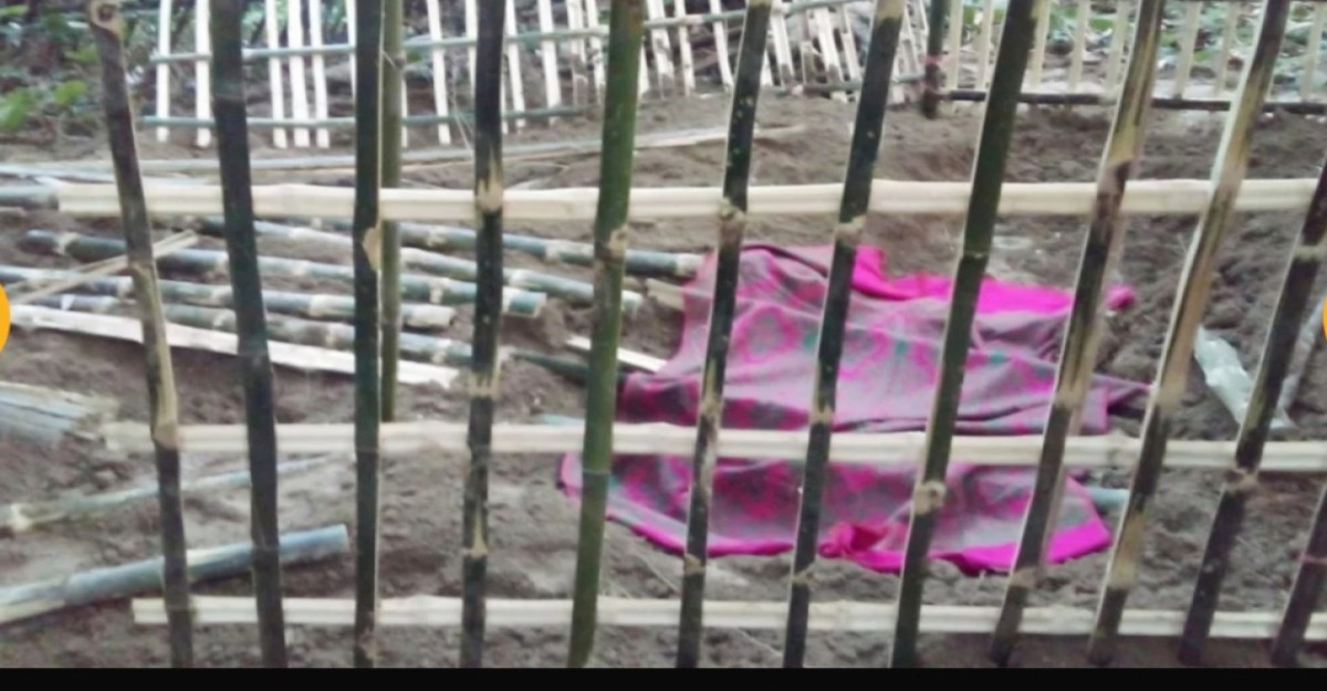 কাফনের কাপড় পরে গভীর রাতে এলাকায় ঘোরাফেরা করেছেন কবিরাজ