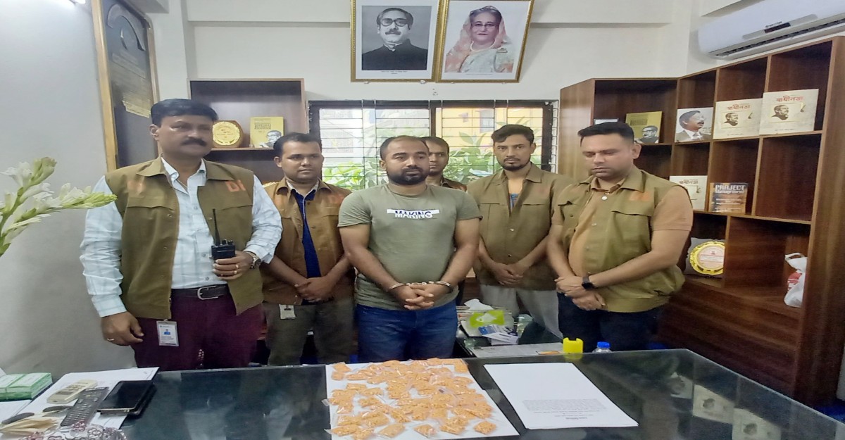 সাভারে ৬০০০ পিস ইয়াবা সহ মাদক ব্যবসায়ী আটক