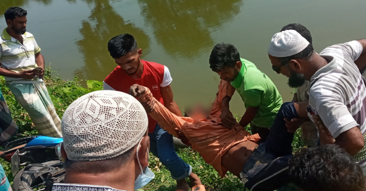 মোটরসাইকেল নিয়ন্ত্রণ হারিয়ে দুই ধান ব্যাবসায়ীর মৃত্যু