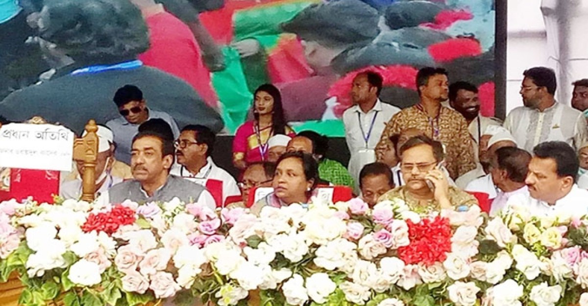 সম্মেলনে পাশাপাশি চেয়ারে শামীম-আইভী