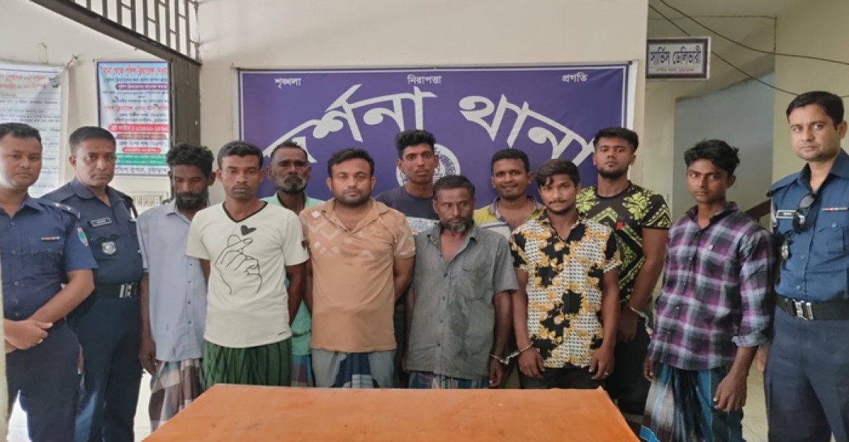 দর্শনায় ওয়ারেন্ট ভুক্ত ১২ আসামী গ্রেফতার