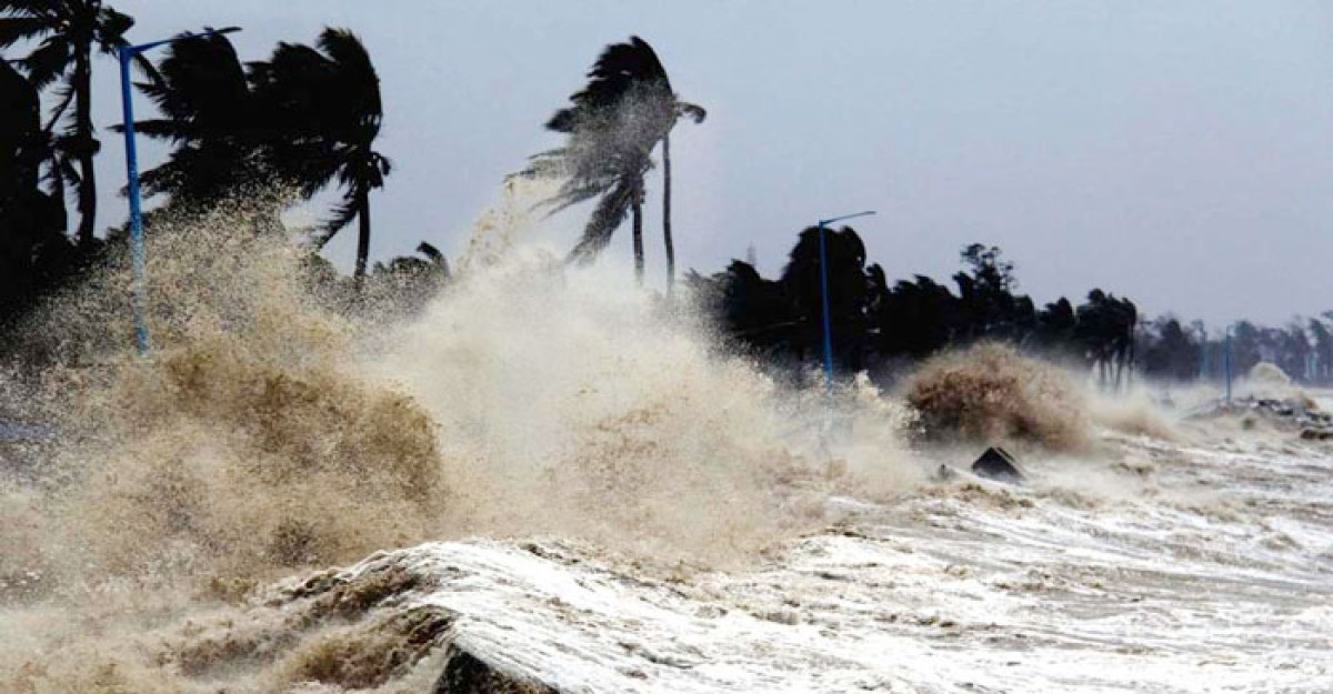 মাঝরাতে আঘাত আনবে সিত্রাং, প্লাবিত হতে পারে ১৫ জেলা