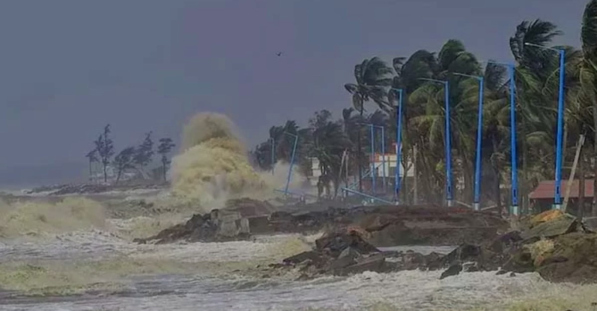 দুর্বল হয়ে নিম্নচাপে রূপ নিয়েছে সিত্রাং