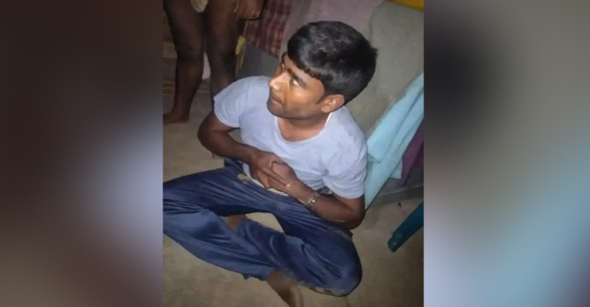 দামুড়হুদায় নারী কেলেংকারীতে এনজিও কর্মি জনতার হাতে আটক
