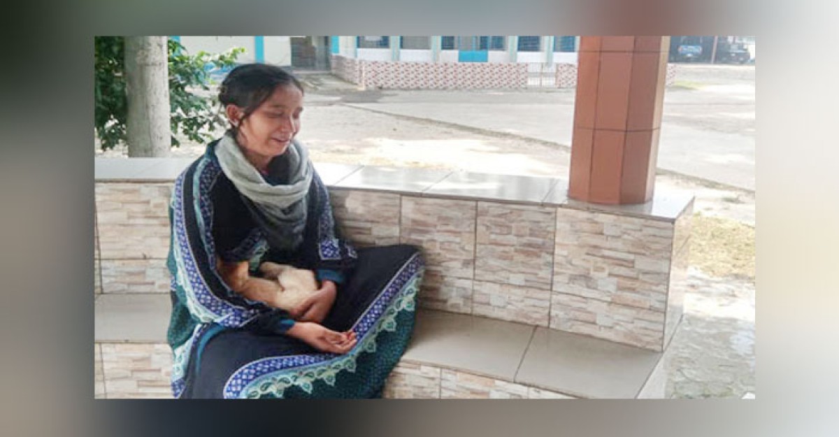 বিড়াল হত্যার বিচার চাইতে থানায় কিশোরী