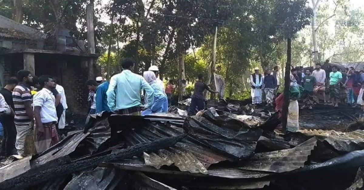 মধ্যে রাতে অগ্নিকান্ডে-২ কোটি টাকার ক্ষয়ক্ষতি