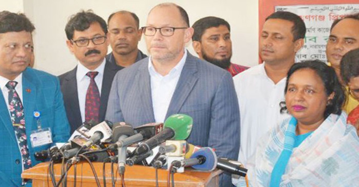 টিকা কার্যক্রমে বাংলাদেশ বিশ্বসেরা: মার্কিন রাষ্ট্রদূত