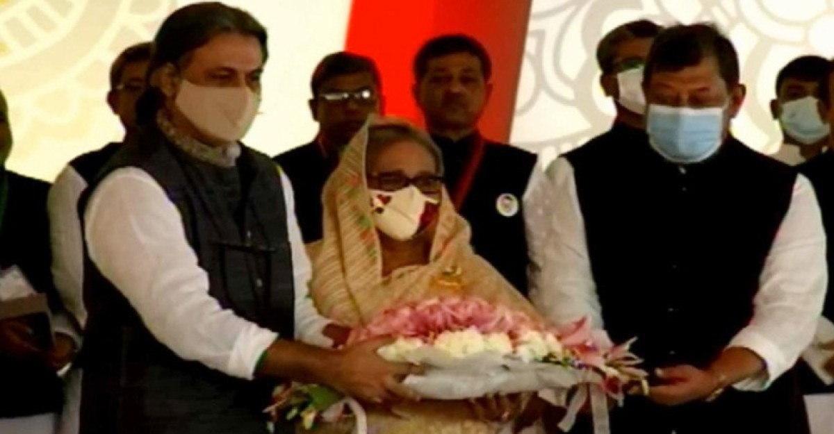 সোহরাওয়ার্দী উদ্যানে সমাবেশমঞ্চে প্রধানমন্ত্রী শেখ হাসিনা