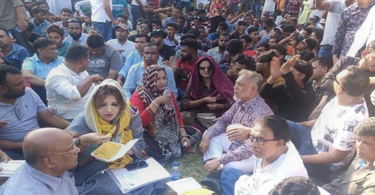 মিছিল-স্লোগানে মুখর ফরিদপুরের সমাবেশস্থল