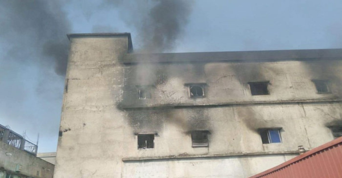 ধামরাইয়ে গোডাউনের আগুন নিয়ন্ত্রণে