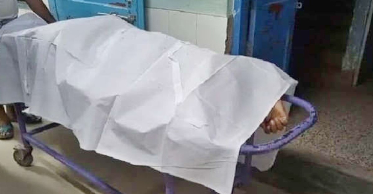 প্রকাশ্য স্ত্রীকে কুপিয়ে খুন করল পুলিশ কর্মী