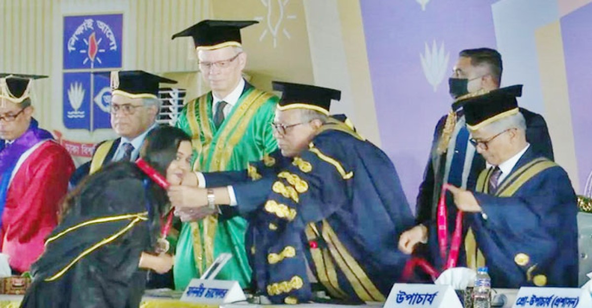 ঢাবির সমাবর্তনে স্বর্ণপদক পেলেন ১৩১ শিক্ষক-শিক্ষার্থী
