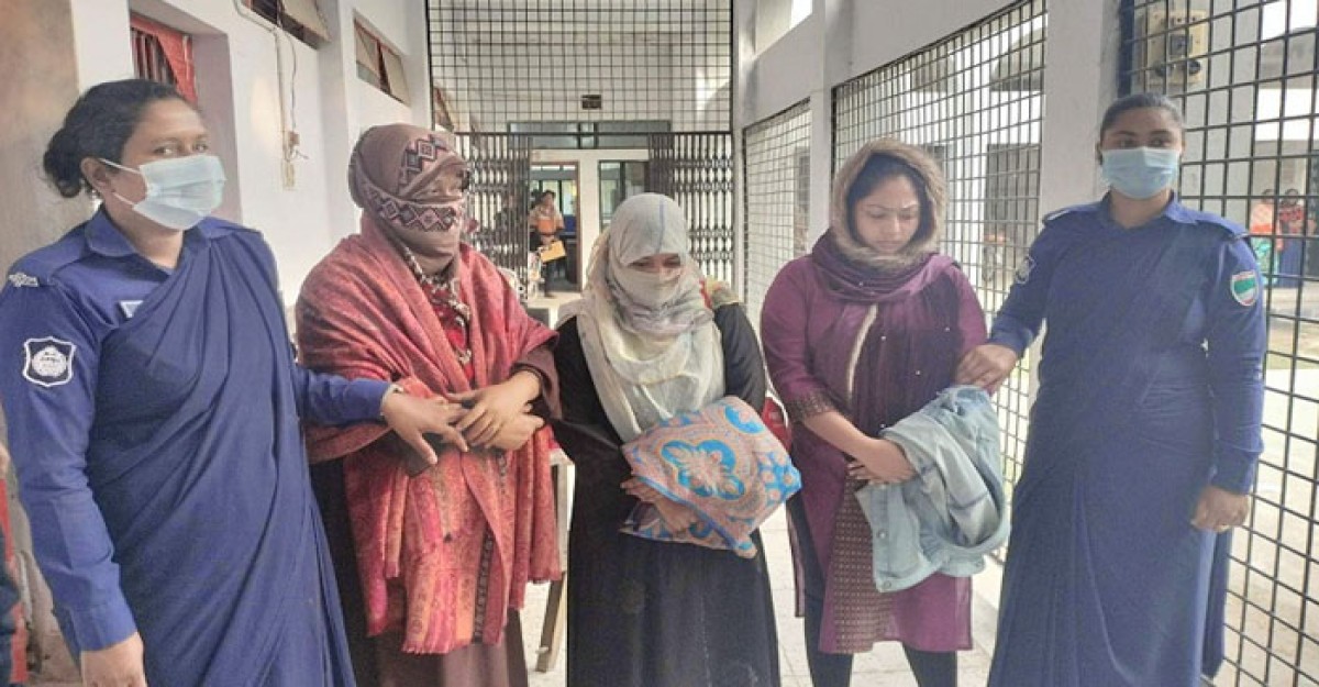 চাঁদাবাজির অভিযোগে সাংবাদিকসহ আটক ৫