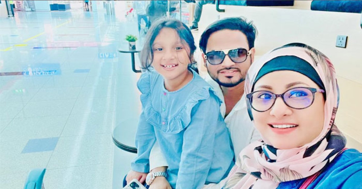 স্বামী নিয়ে ওমরায় গেলেন পূর্ণিমা