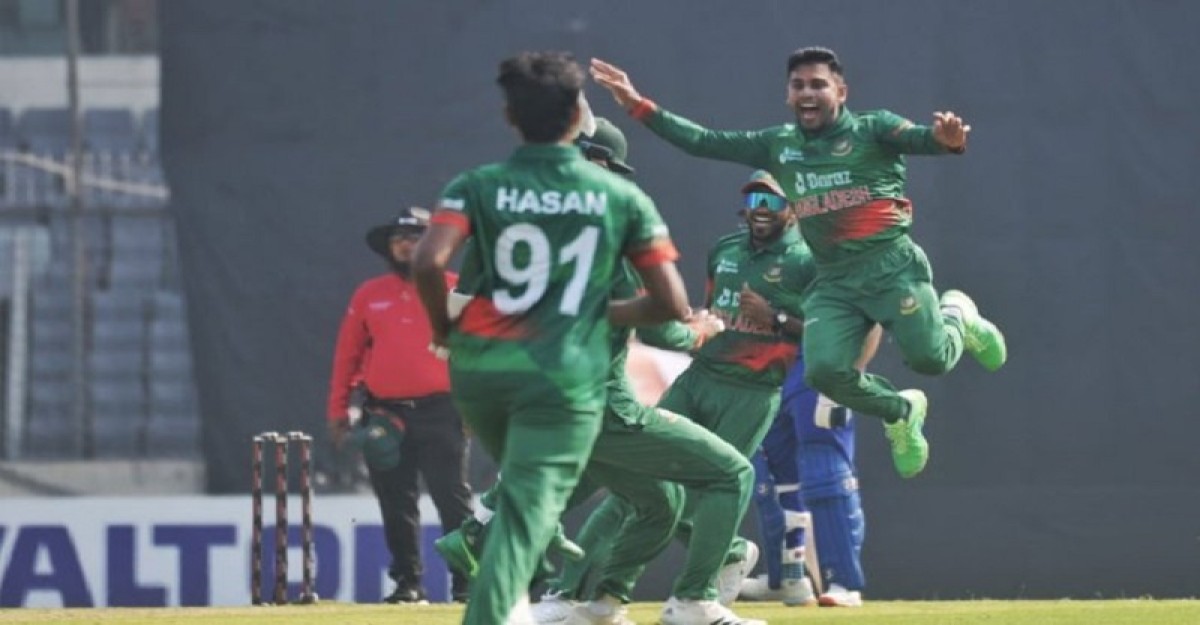 টাইগারদের নিয়ন্ত্রিত বোলিংয়ে উইকেট হারিয়ে লড়াই করছে ভারত