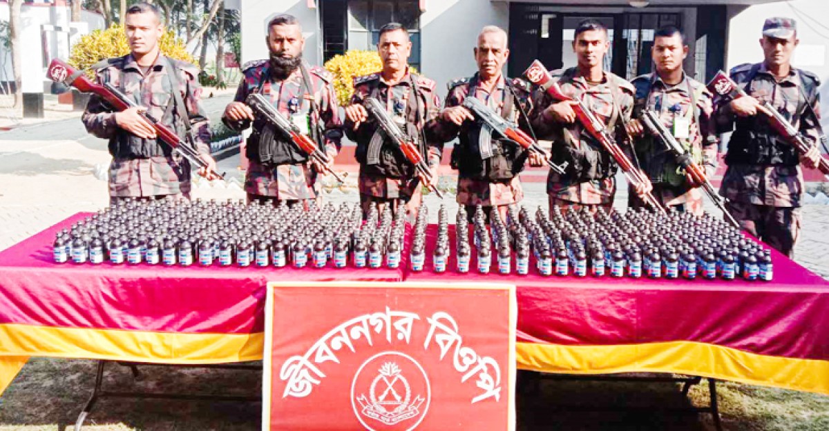 জীবননগরে বিজিবির অভিযানে ৪৫৮ বোতল ফেনসিডিল উদ্ধার