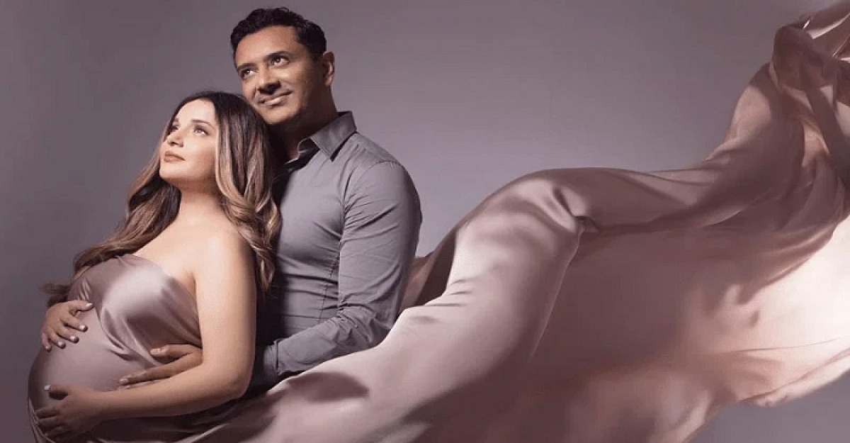 বেবি বাম্পের ছবি দিয়ে তোপের মুখে পাক অভিনেত্রী