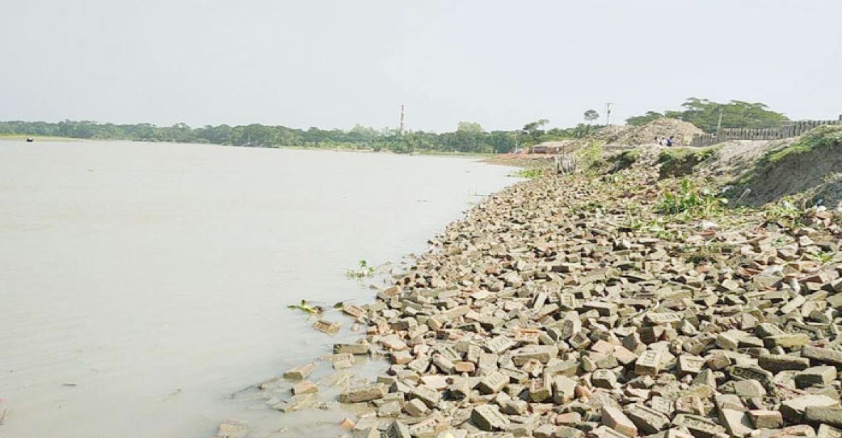 ইটভাটা সম্প্রসারণ করতে ভরাট হচ্ছে নদী